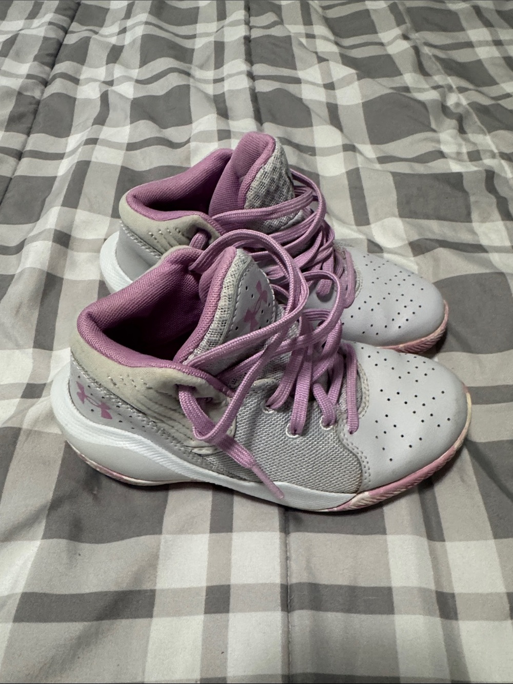 Under Armour Kids High-Top Sneakers in Light Gray and Lilac